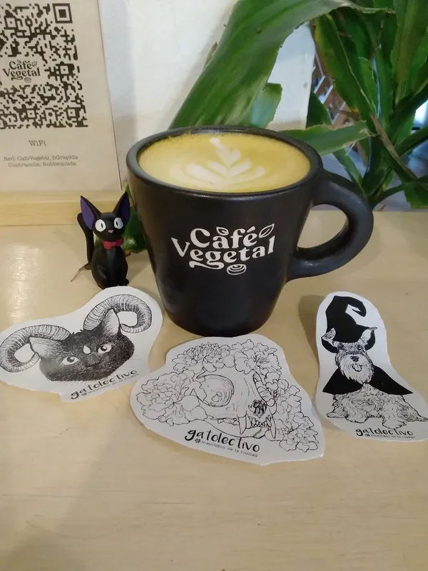 Stickers Gatolectivo en Café Vegetal